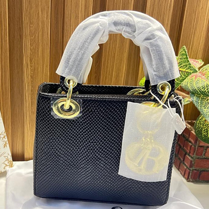 Best handbags for women in Pakistan 2026 – styles buying guide – Meraki by Emaan