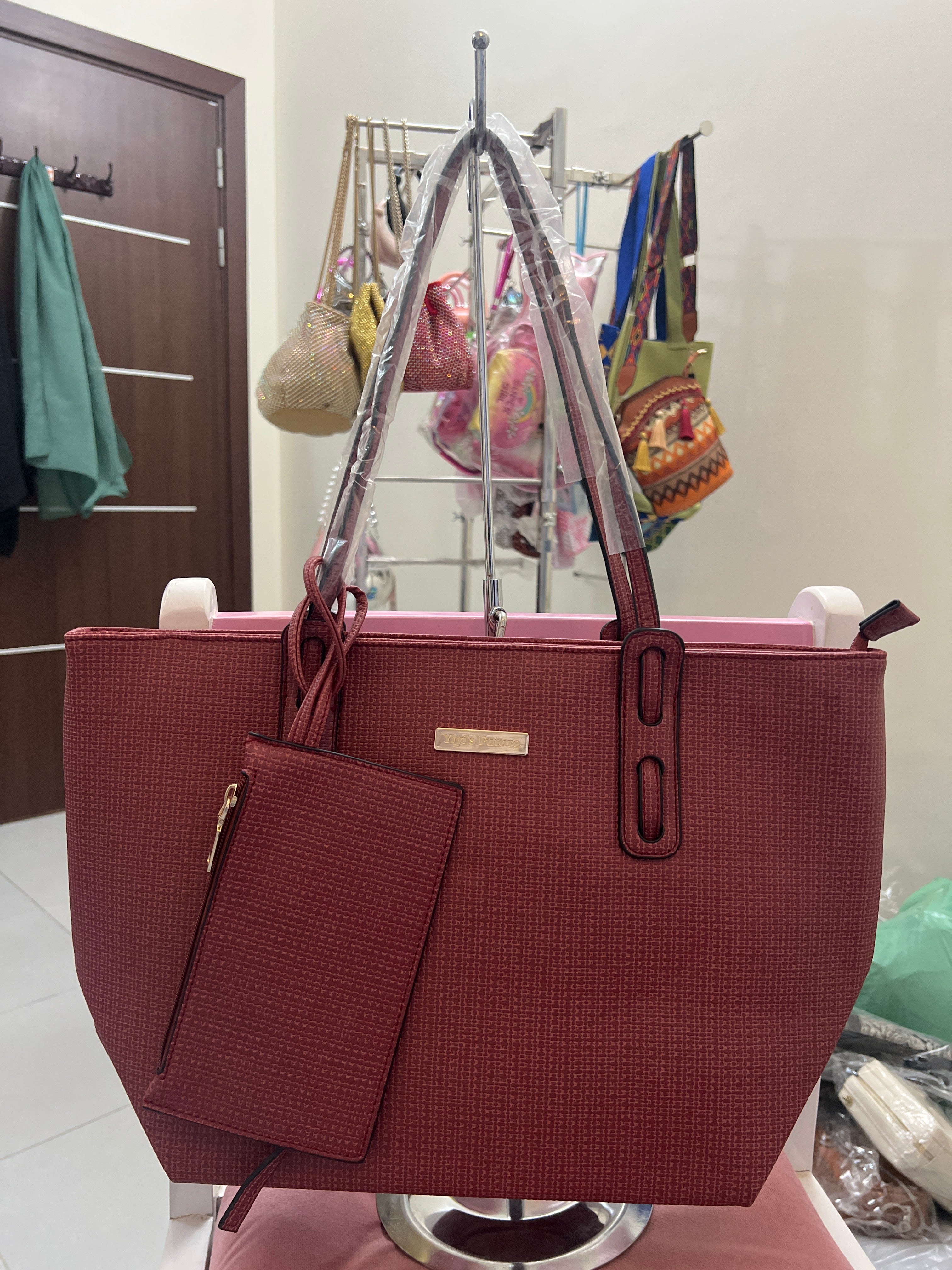 Elegant Tote Bag with Matching Pouch – Beige Woven