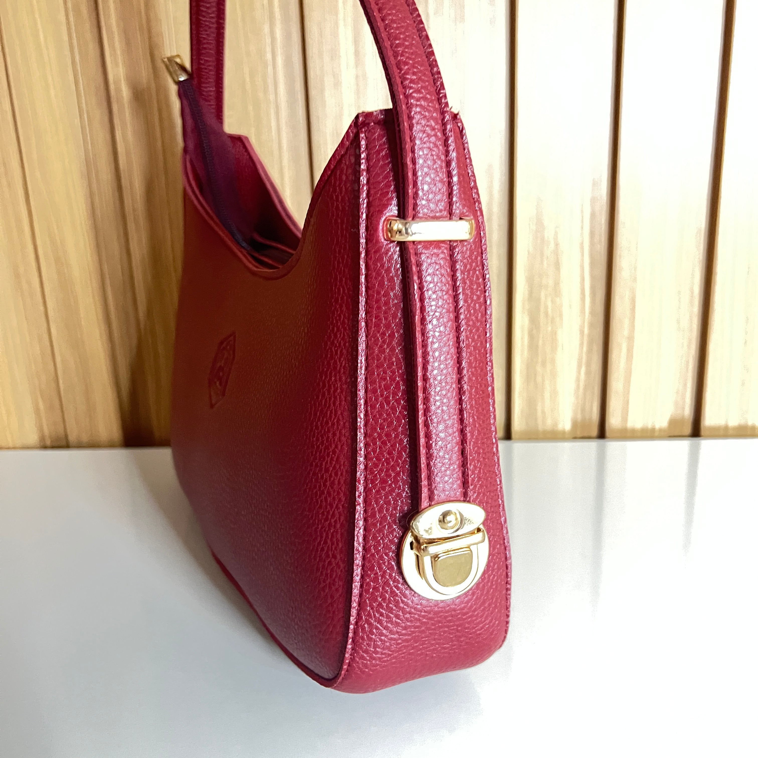 Burgundy hobo bag side view with gold push-turn lock clasp – Meraki by Emaan Pakistan