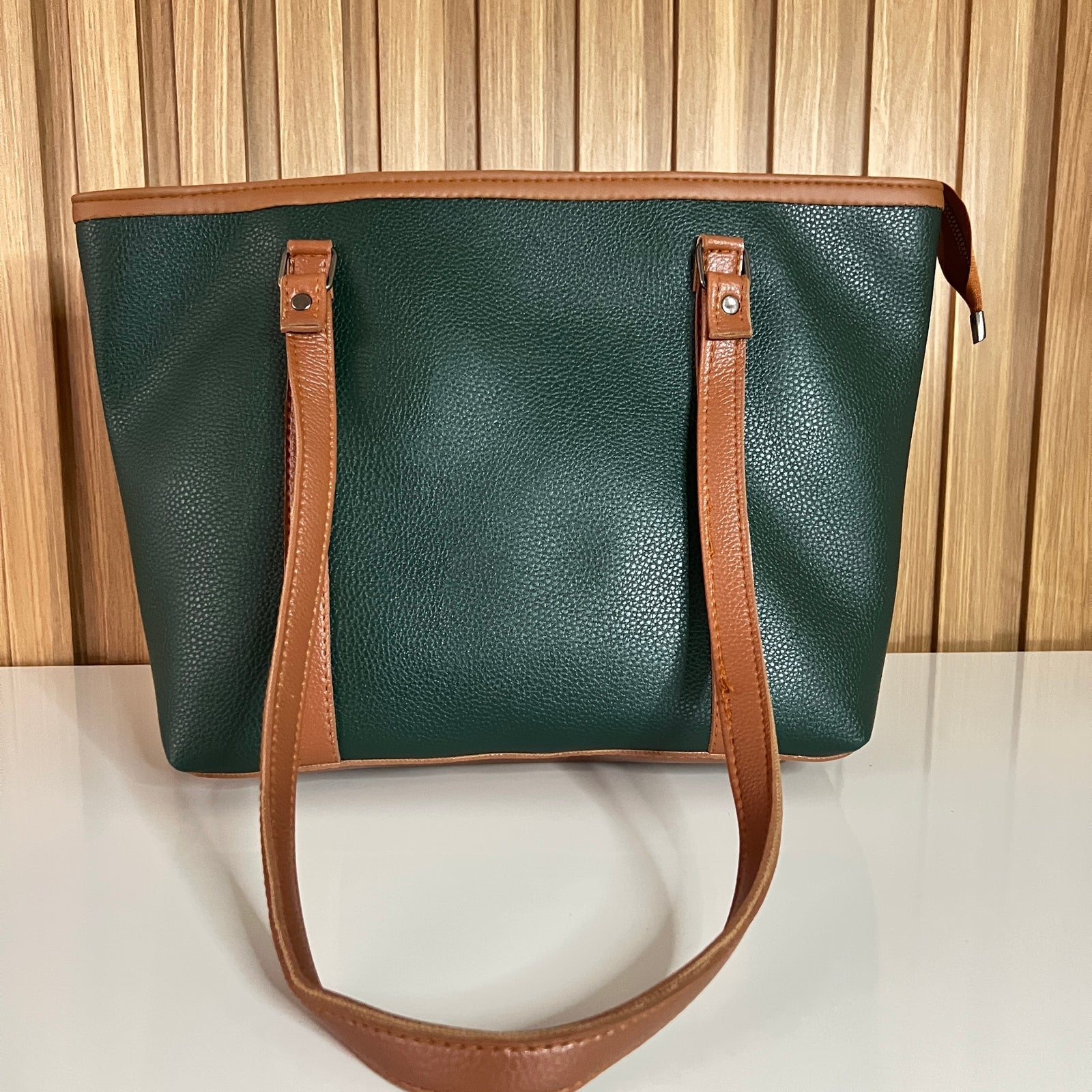 Large Emerald Green Tote Bag for Women Front Handle View – Spacious Shoulder Handbag with Zip Closure for Office & University