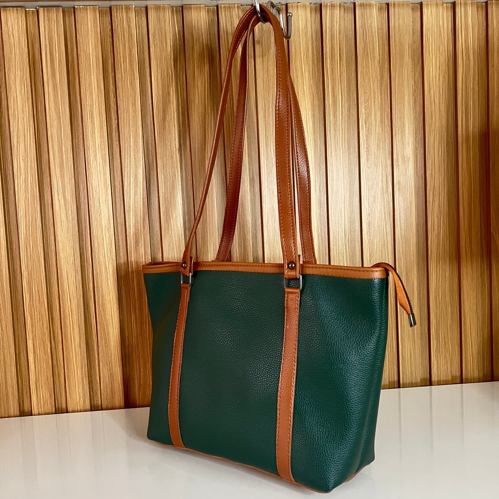 Large Emerald Green Tote Bag for Women Side Hanging View – Spacious Shoulder Handbag with Zip Closure for Office & University