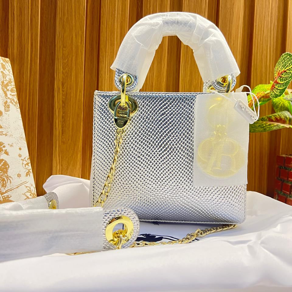 Luxury top handle womens handbag with gold hardware Pakistan – Meraki by Emaan